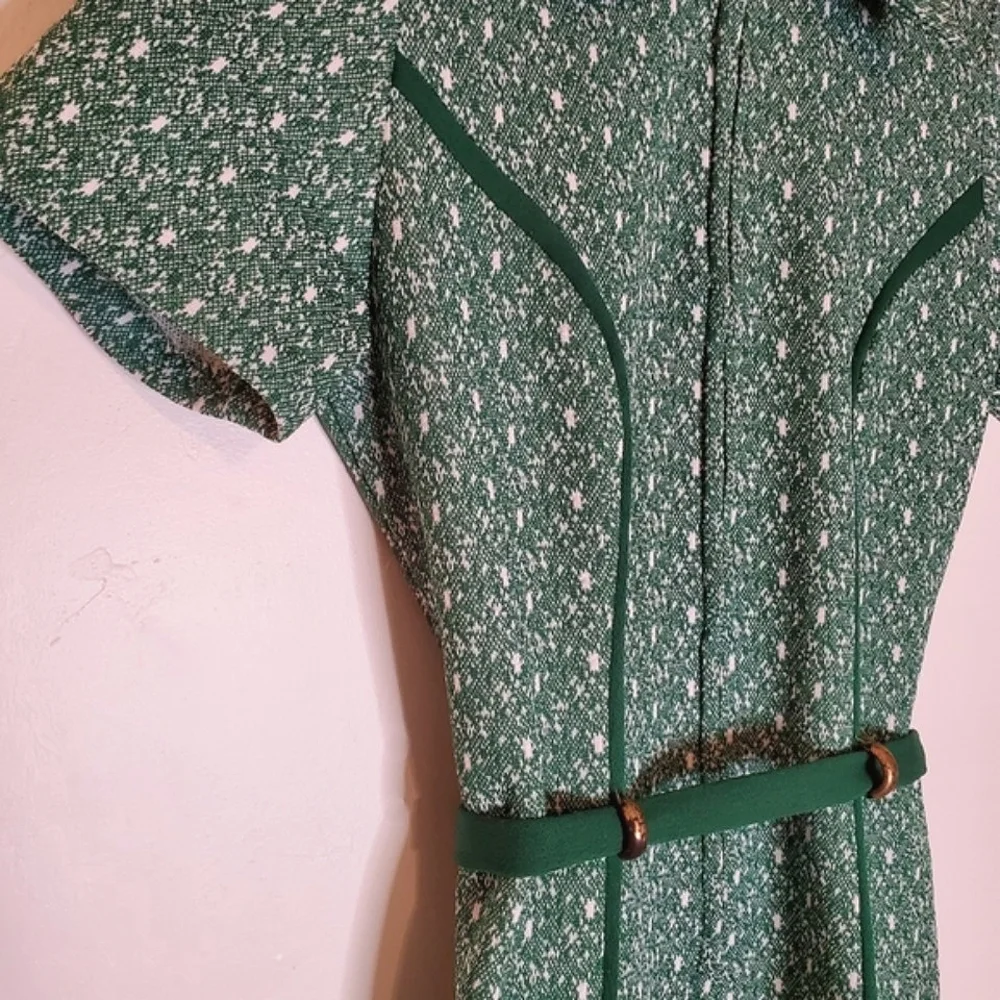 Speedy Green 70s Athletic Polyester Zip-Up Dress with Waist Tie - Picture 8 of 14